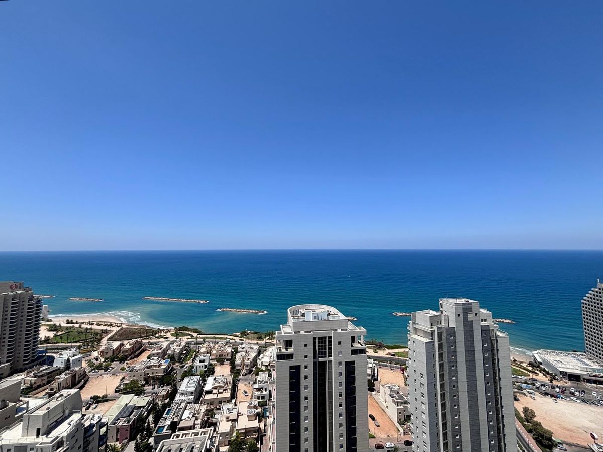 פנים דירת יוקרה מעוצבת בשיווק מתן סבג בקו החוף בנתניה
