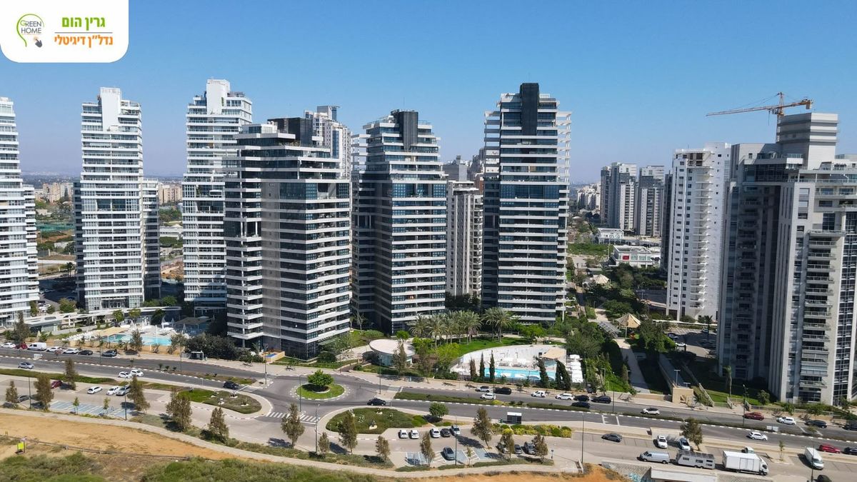 חדר שינה מרווח בנכס יד 1 בקו החוף בנתניה